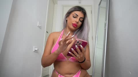Snapshot of bella_blonda chatting on 25, 9, 2025 Emma Bella online show from 25, 9, 2025