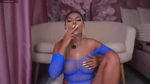 Snapshot of bella_blonda chatting on 5, 7, 2026 Emma Bella online show from 5, 7, 2026