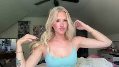 Snapshot of bella_christian chatting on 14, 7, 2026 Bella Baby online show from 14, 7, 2026