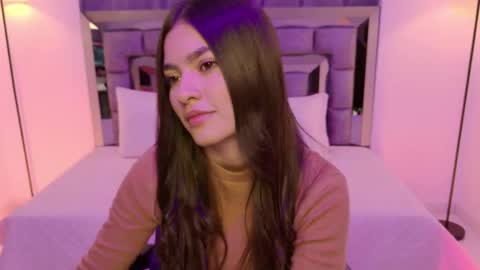 Snapshot of bella_clark2 chatting on 4, 11, 2025 Bella online show from 4, 11, 2025