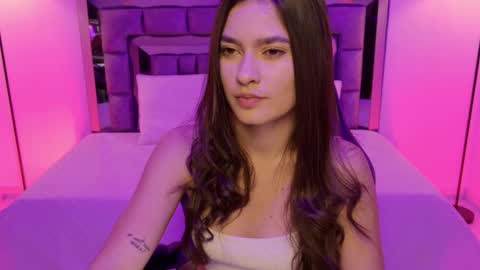 Snapshot of bella_clark2 chatting on 18, 11, 2025 Bella online show from 18, 11, 2025