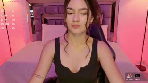 Snapshot of bella_clark2 chatting on 20, 11, 2025 Bella online show from 20, 11, 2025