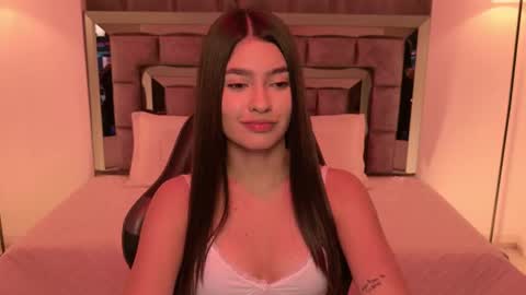 Snapshot of bella_clark2 chatting on 17, 12, 2025 Bella online show from 17, 12, 2025