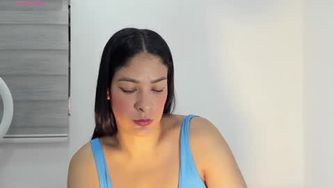 Snapshot of bella_hadid1_ chatting on 30, 10, 2025 Laura online show from 30, 10, 2025