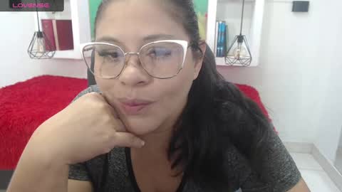 Snapshot of bella_lady_1_ chatting on 3, 10, 2025 lady online show from 3, 10, 2025