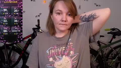 Snapshot of bella_murrrr chatting on 28, 10, 2025 Bella online show from 28, 10, 2025