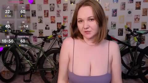 Snapshot of bella_murrrr chatting on 14, 11, 2025 Bella online show from 14, 11, 2025