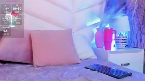 Snapshot of bella_peach_ chatting on 9, 7, 2026 bella_peach_ online show from 9, 7, 2026