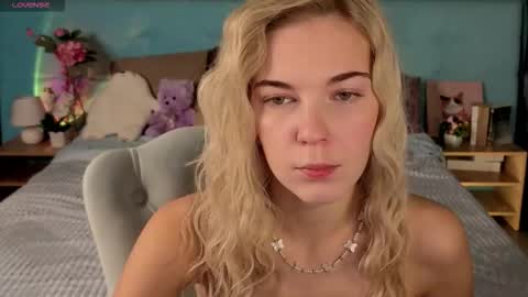 Snapshot of bella_stewartt chatting on 19, 1, 2026 Bella online show from 19, 1, 2026