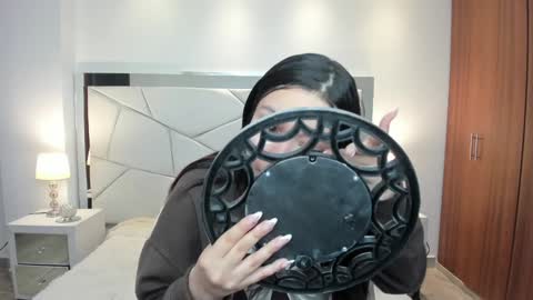 Snapshot of bellaa_hadid_ chatting on 22, 12, 2024 Bella Hadid online show from 22, 12, 2024