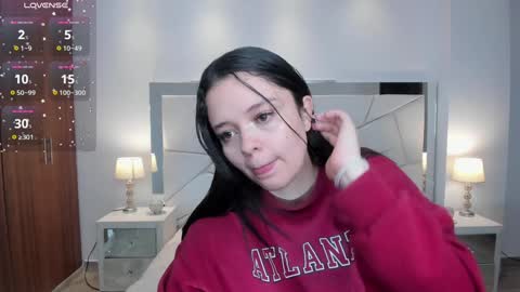 Snapshot of bellaa_hadid_ chatting on 24, 12, 2024 Bella Hadid online show from 24, 12, 2024