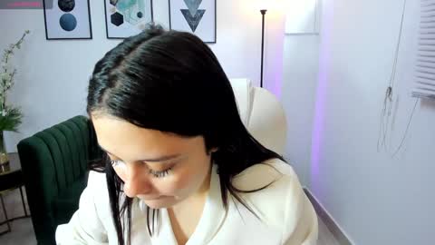 Snapshot of bellaa_hadid_ chatting on 29, 12, 2024 Bella Hadid online show from 29, 12, 2024