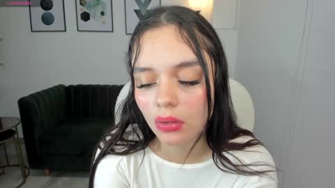 Snapshot of bellaa_hadid_ chatting on 4, 1, 2025 Bella Hadid online show from 4, 1, 2025
