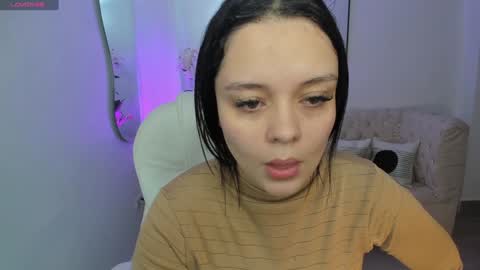 Snapshot of bellaa_hadid_ chatting on 10, 1, 2025 Bella Hadid online show from 10, 1, 2025