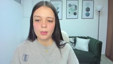 Snapshot of bellaa_hadid_ chatting on 13, 2, 2025 Bella Hadid online show from 13, 2, 2025