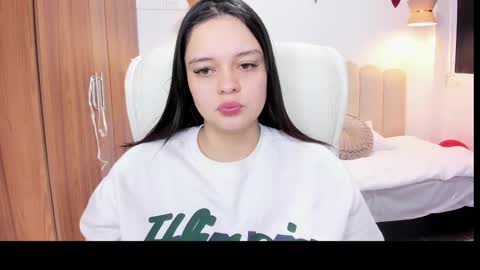 Snapshot of bellaa_hadid_ chatting on 16, 2, 2025 Bella Hadid online show from 16, 2, 2025