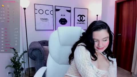 Snapshot of bellaa_hadid_ chatting on 25, 2, 2025 Bella Hadid online show from 25, 2, 2025