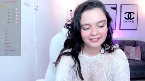 Snapshot of bellaa_hadid_ chatting on 25, 2, 2025 Bella Hadid online show from 25, 2, 2025