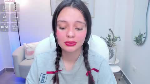 Snapshot of bellaa_hadid_ chatting on 28, 2, 2025 Bella Hadid online show from 28, 2, 2025