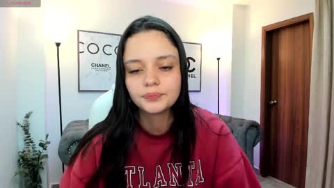 Snapshot of bellaa_hadid_ chatting on 5, 3, 2025 Bella Hadid online show from 5, 3, 2025