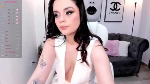 Snapshot of bellaa_hadid_ chatting on 11, 3, 2025 Bella Hadid online show from 11, 3, 2025