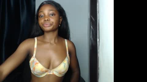 Snapshot of bellababy6 chatting on 4, 11, 2025 bella online show from 4, 11, 2025