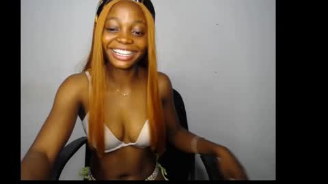 Snapshot of bellababy6 chatting on 17, 11, 2025 bella online show from 17, 11, 2025