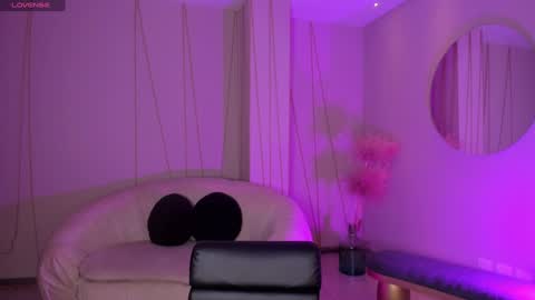  Bella C  online show from 4, 2, 2025