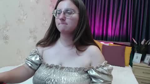 Snapshot of bellacohen chatting on 7, 7, 2026 Anna online show from 7, 7, 2026