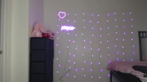 Bella Monroe online show from 17, 1, 2025