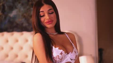 Snapshot of bellanoirre chatting on 27, 4, 2026 Bella online show from 27, 4, 2026