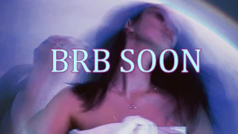 bellaparker_ online show from 4, 12, 2025