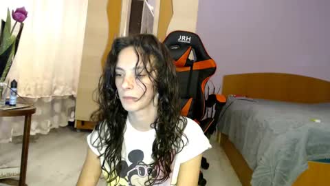 Snapshot of bellaqueen0701 chatting on 9, 3, 2025 bellaqueen0701 online show from 9, 3, 2025