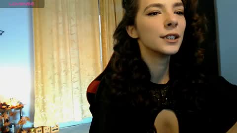 bellaqueen0701 online show from 7, 10, 2025