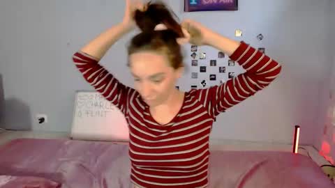 Snapshot of bellaqueen0701 chatting on 22, 11, 2025 bellaqueen0701 online show from 22, 11, 2025
