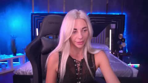 Bella online show from 8, 9, 2025