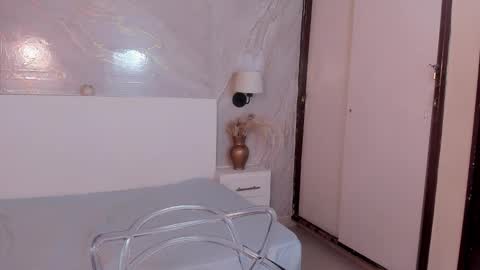 Bella online show from 5, 10, 2025