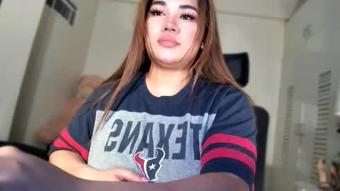 BELLA JONES online show from 7, 2, 2026