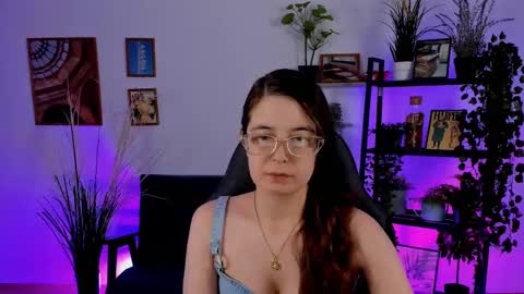 Snapshot of bellatrixllestrange chatting on 4, 1, 2025 Bella. Ntmu online show from 4, 1, 2025