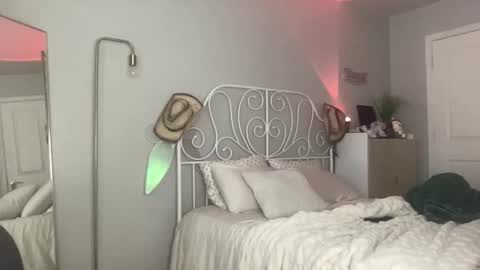 Snapshot of bellaxxboo chatting on 10, 9, 2025 Bella Rose online show from 10, 9, 2025
