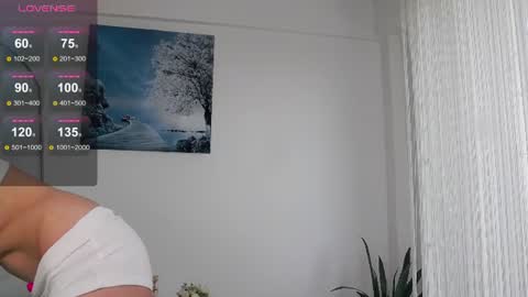 Snapshot of belle_blondy chatting on 9, 6, 2026 belle_blondy online show from 9, 6, 2026