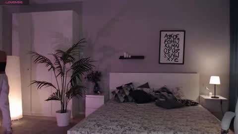 Bella online show from 19, 10, 2025