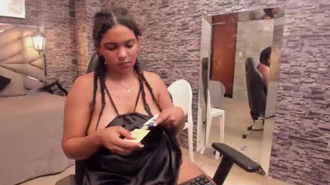 Snapshot of bellybigboobs chatting on 8, 10, 2025 Belly online show from 8, 10, 2025