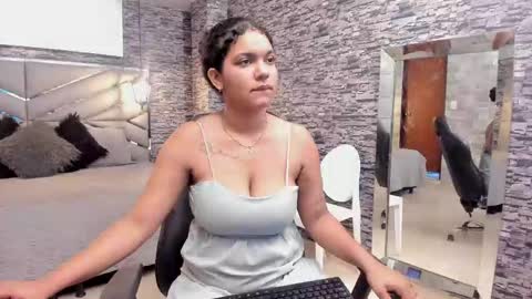 Snapshot of bellybigboobs chatting on 8, 10, 2025 Belly online show from 8, 10, 2025