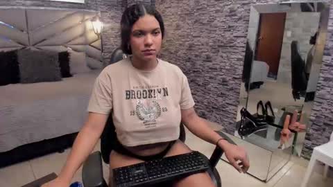 Snapshot of bellybigboobs chatting on 2, 11, 2025 Belly online show from 2, 11, 2025