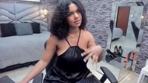 Snapshot of bellybigboobs chatting on 17, 11, 2025 Belly online show from 17, 11, 2025