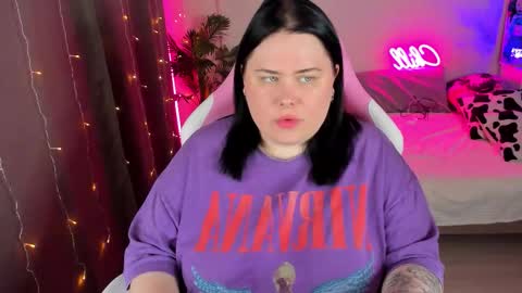 Snapshot of bellybooxo chatting on 4, 11, 2025 LinaBoo online show from 4, 11, 2025