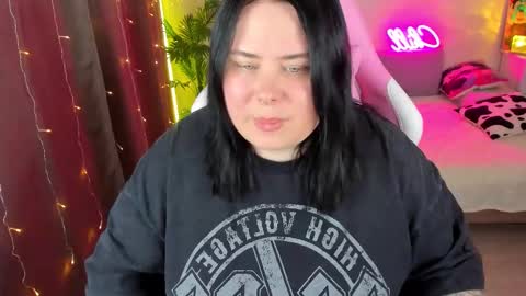 Snapshot of bellybooxo chatting on 6, 11, 2025 LinaBoo online show from 6, 11, 2025