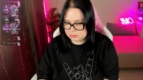 Snapshot of bellybooxo chatting on 17, 11, 2025 LinaBoo online show from 17, 11, 2025