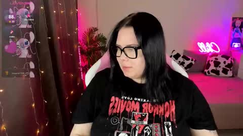 Snapshot of bellybooxo chatting on 18, 11, 2025 LinaBoo online show from 18, 11, 2025